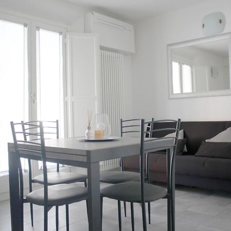 Sky Loft Airport - Modern Apt 1St Floor Daire Bolonya Dış mekan fotoğraf