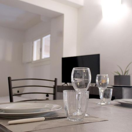 Sky Loft Airport - Modern Apt 1St Floor Daire Bolonya Dış mekan fotoğraf