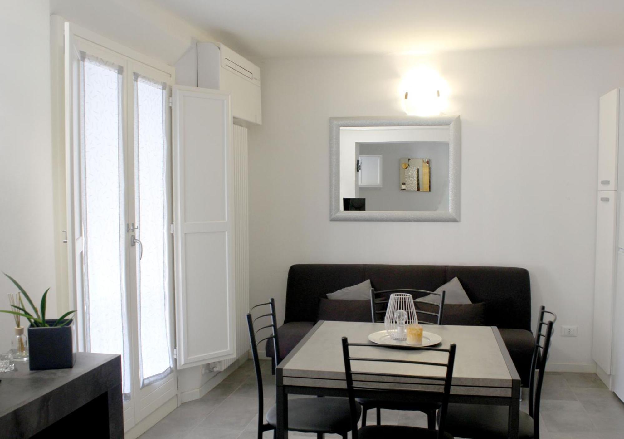 Sky Loft Airport - Modern Apt 1St Floor Daire Bolonya Dış mekan fotoğraf
